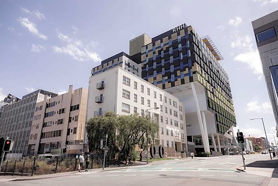 Inner-city 2 bedroom apartment - perfectly located