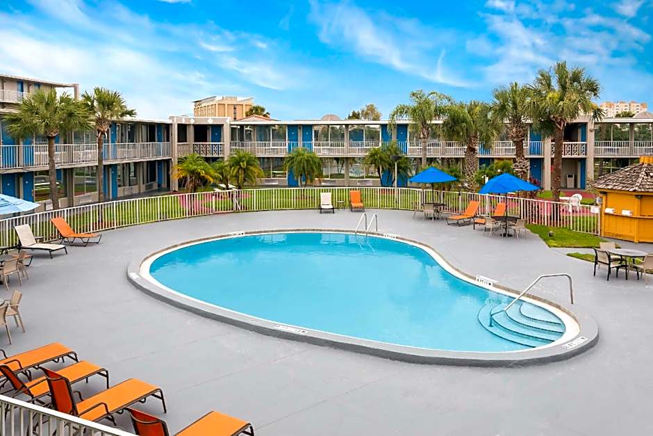 Howard Johnson By Wyndham Orlando/Inter Drive – Orlando, FL