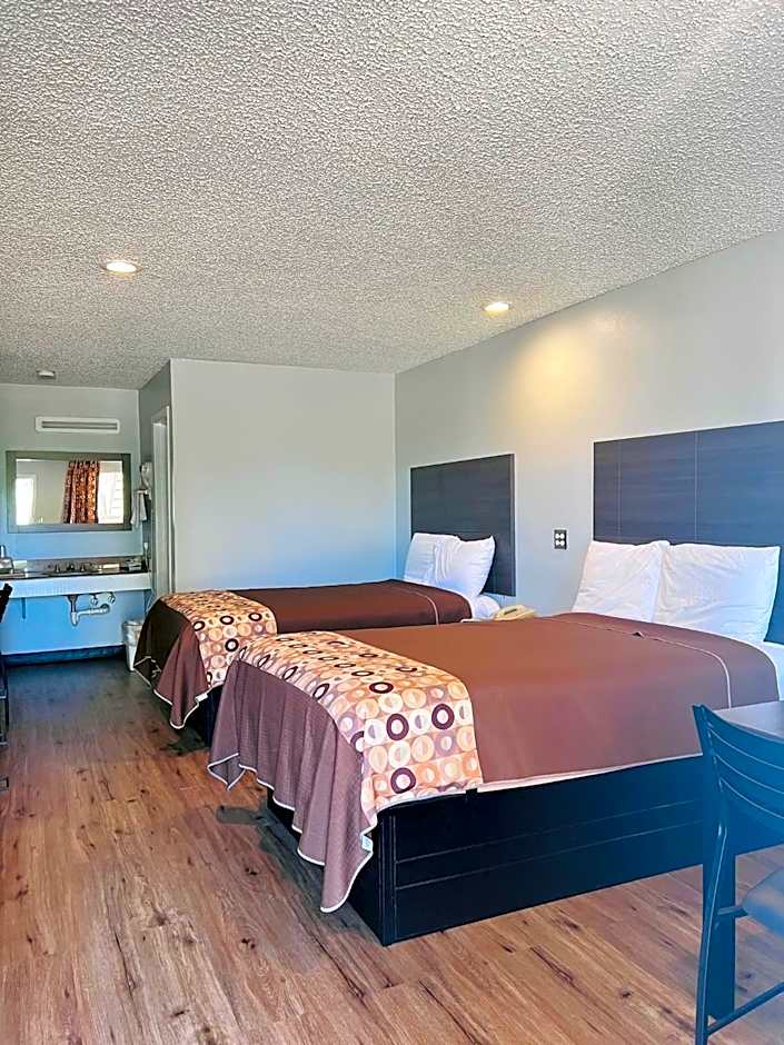 Coachway Inn