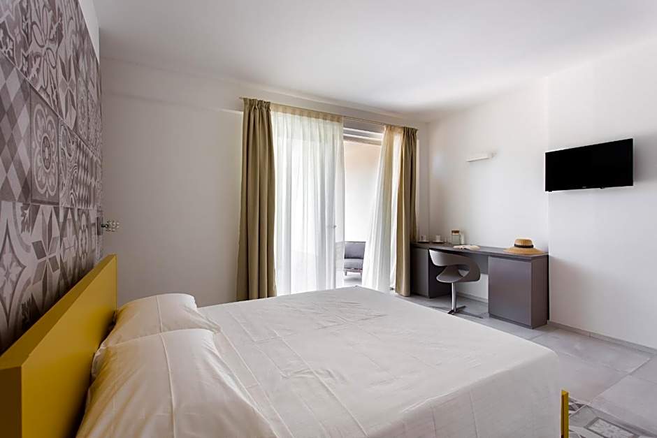 Luna Minoica Suites and Apartments