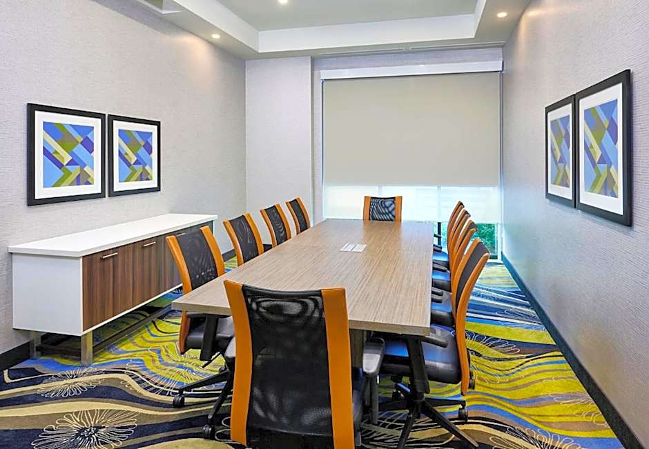 Holiday Inn Express and Suites Brantford By IHG