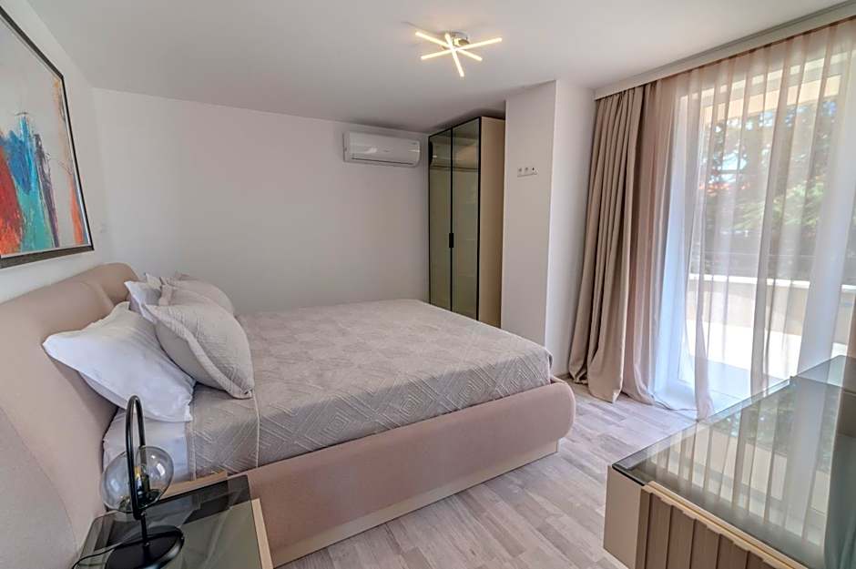 Sea Twins Luxury Aparthotel - 150 m from the beach