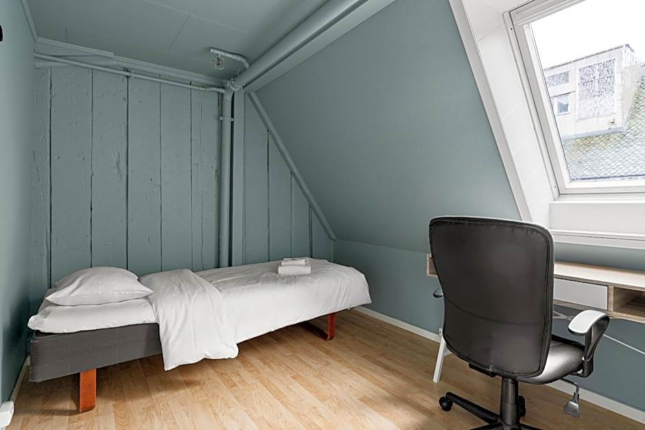 Enter Amalie Apartment Hotel