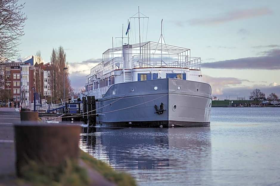 ARCONA - Übernachten auf dem Wasser - direkt am Bontekai