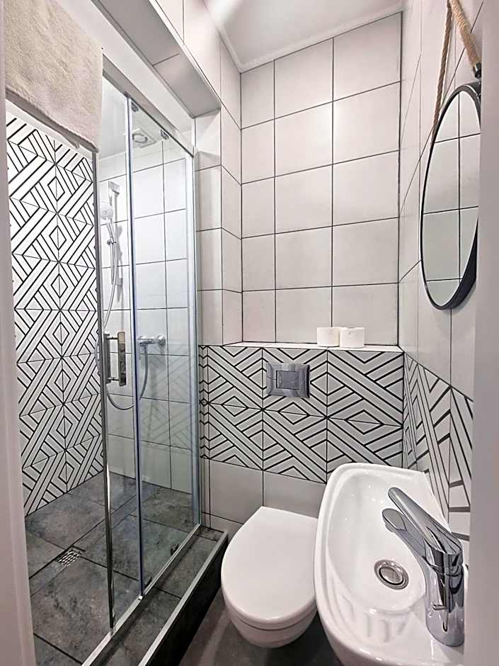 Hostel Helvetia - Private Rooms in City Center