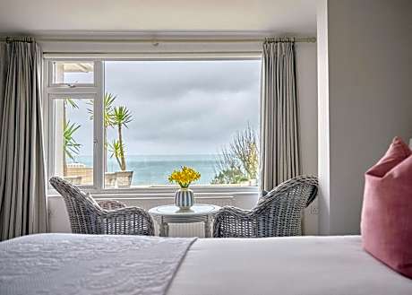 Deluxe Double Room with Side Sea View