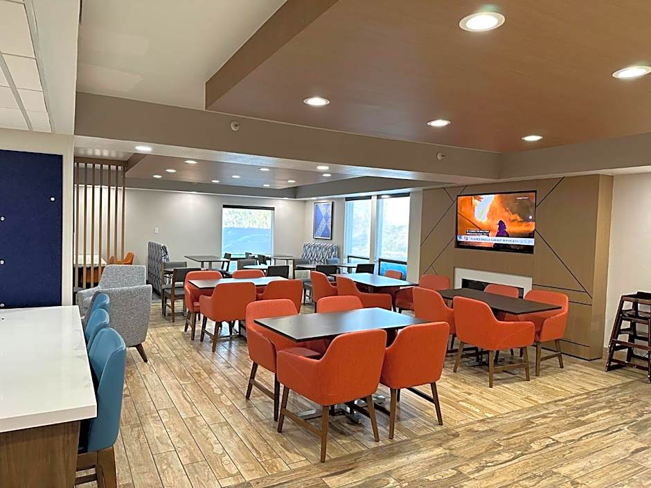 Holiday Inn Express & Suites Eden Prairie  Minneapolis By IHG