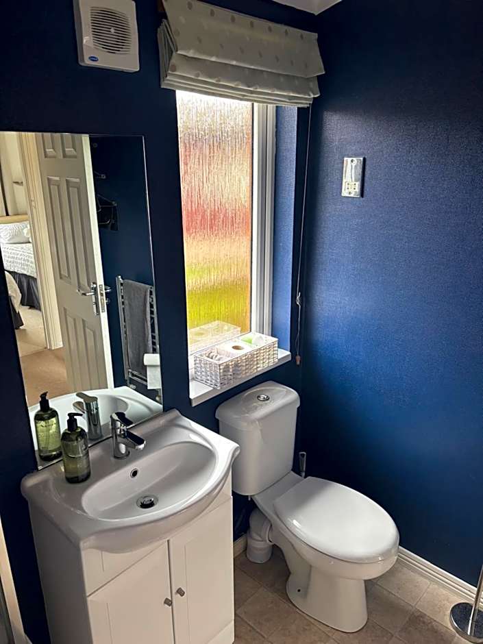 Gressingham 9 - South Lakes Leisure Village - lodge on the lake