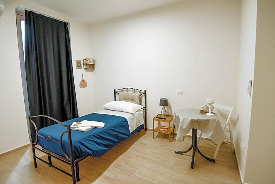 Foto 1 de 31 de Single Room with Private Bathroom