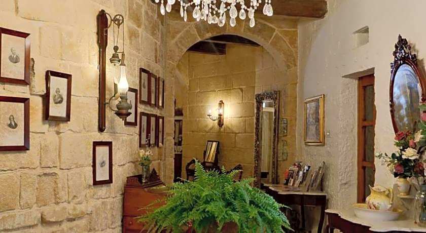 Village Knights Accommodation