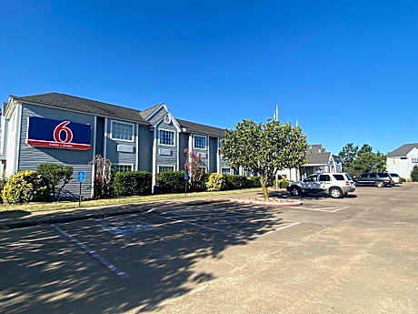 Studio 6 McAlester OK South