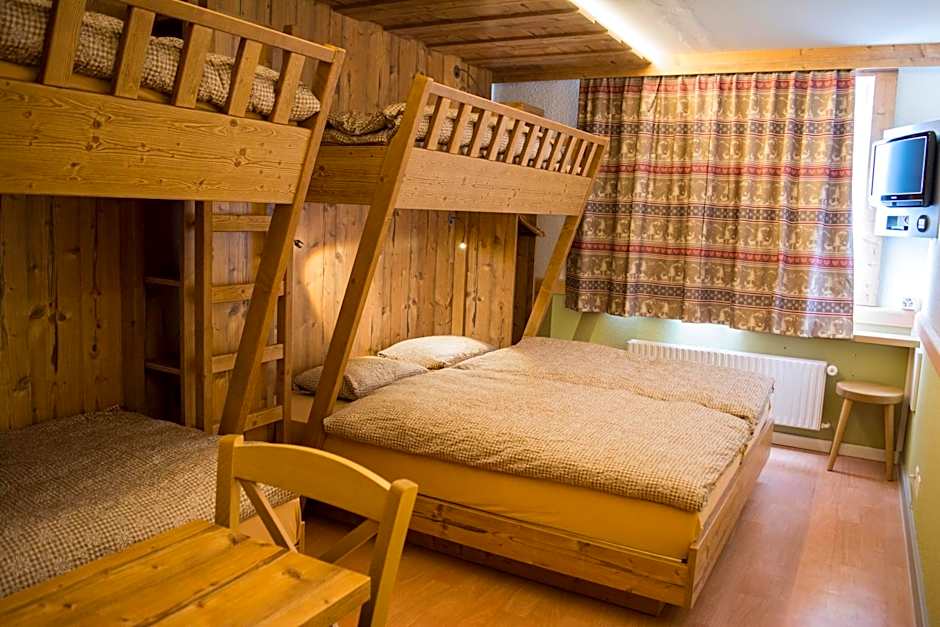 Photo 1 of 5 of Triple Room