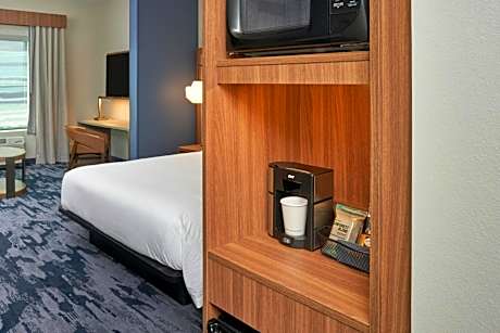 Studio with King Bed, Bathtub and Sofa Bed - Mobility Access