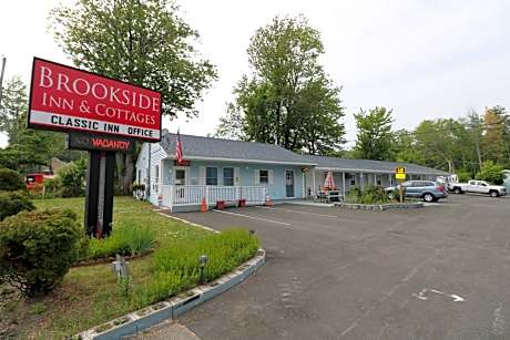 Brookside Inn & Cottages