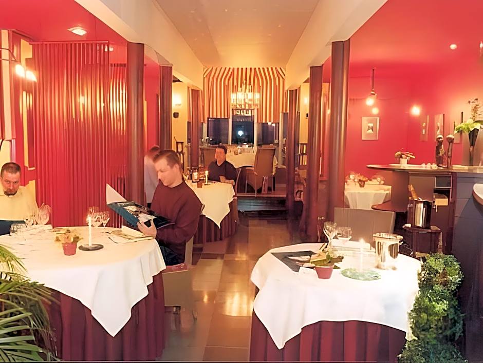 RAVeL Hotel Cyrano