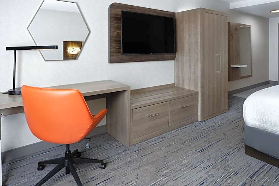 Holiday Inn Express Hotel & Suites Brattleboro By IHG