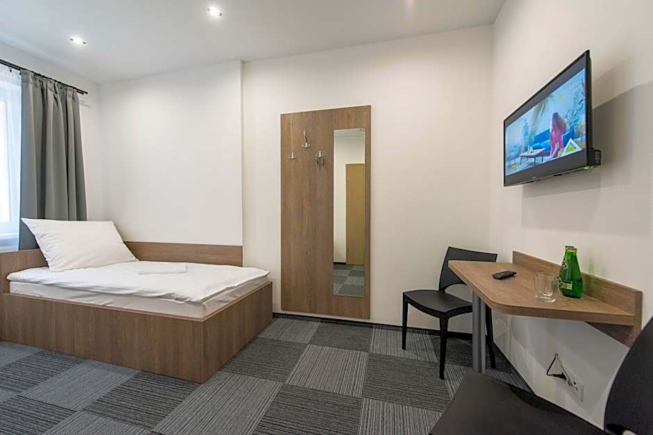 Hostel SMS FREE PARKING