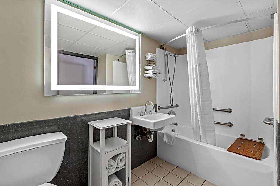 Days Inn by Wyndham Liberty