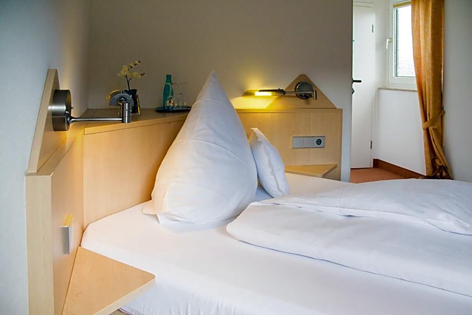Photo 1 of 11 of Big Single Room - Lake or Mountain View