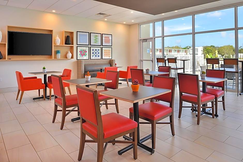 Holiday Inn Express & Suites West Melbourne By IHG