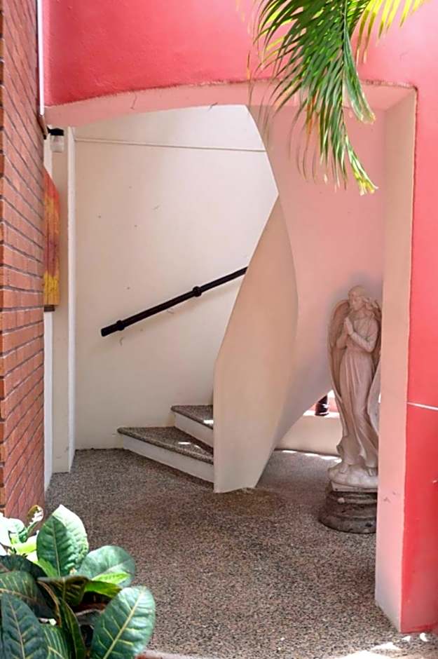 Hotel y Suites Los Encantos