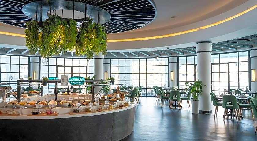 Millennium Lakeview Hotel