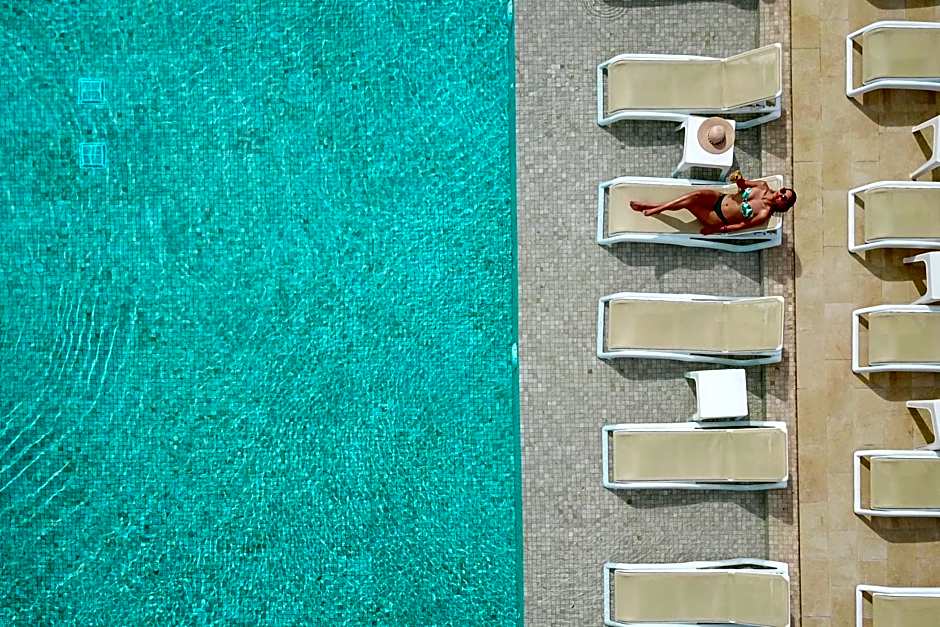 Izla Beach Front Hotel