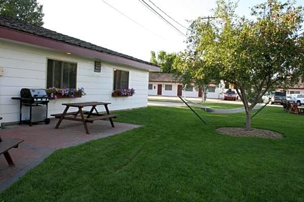 Covered Wagon Motel Lusk WY