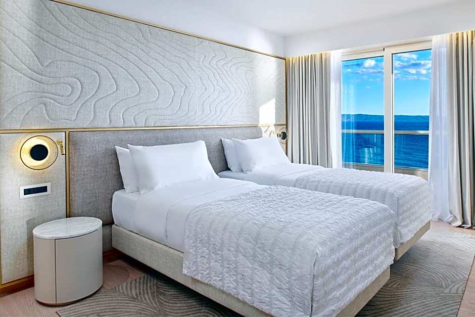 Le Meridien Lav Split