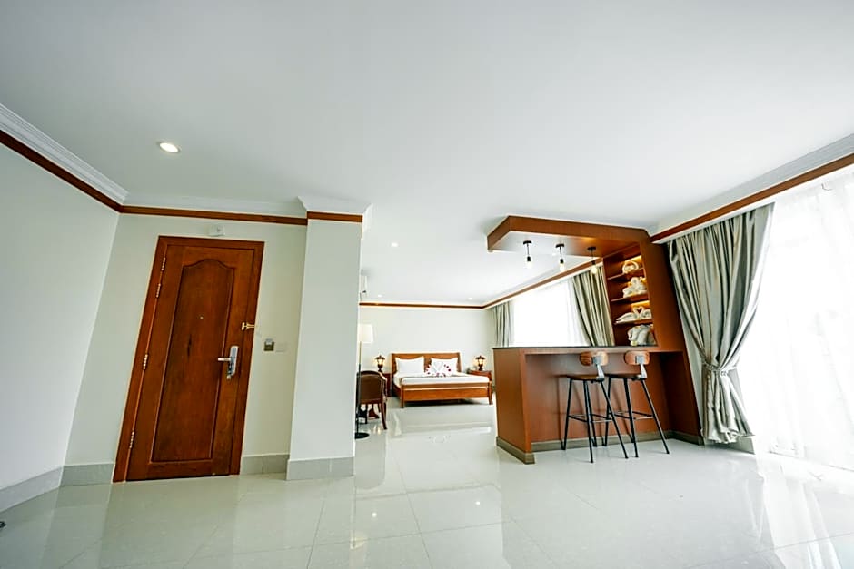 Pursat Riverside Hotel & Spa