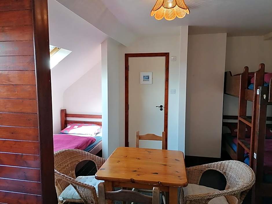 Aille River Tourist Hostel and Campsite Doolin