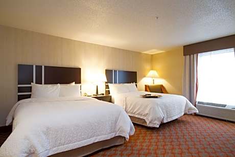 2 Queen Beds Deluxe Larger Room Nonsmoking