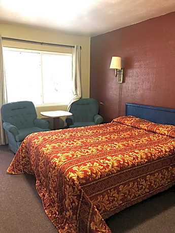 Queen Suite - Non-Smoking