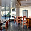 La Quinta Inn & Suites by Wyndham Secaucus Meadowlands