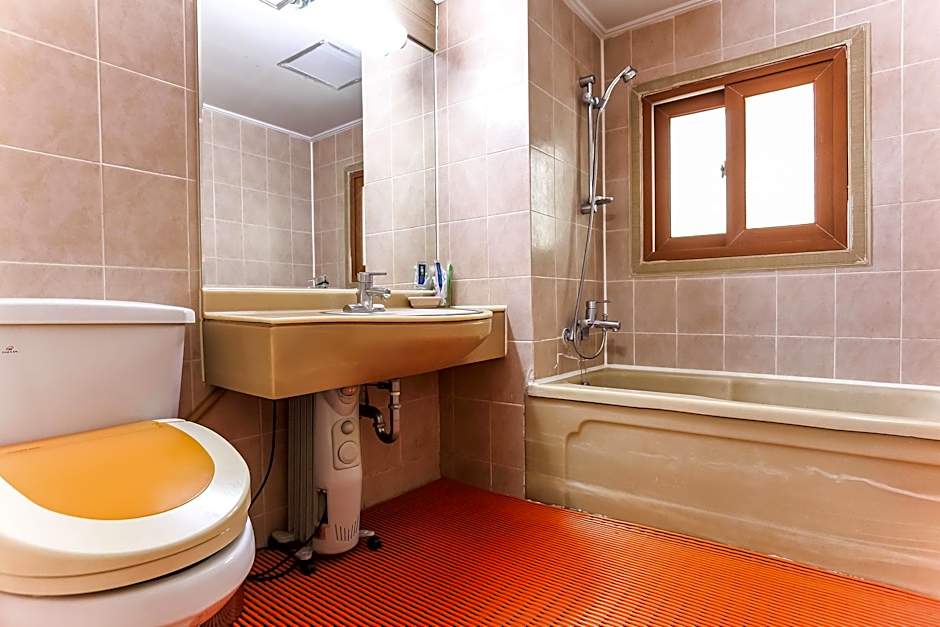 Green And Blue Hotel