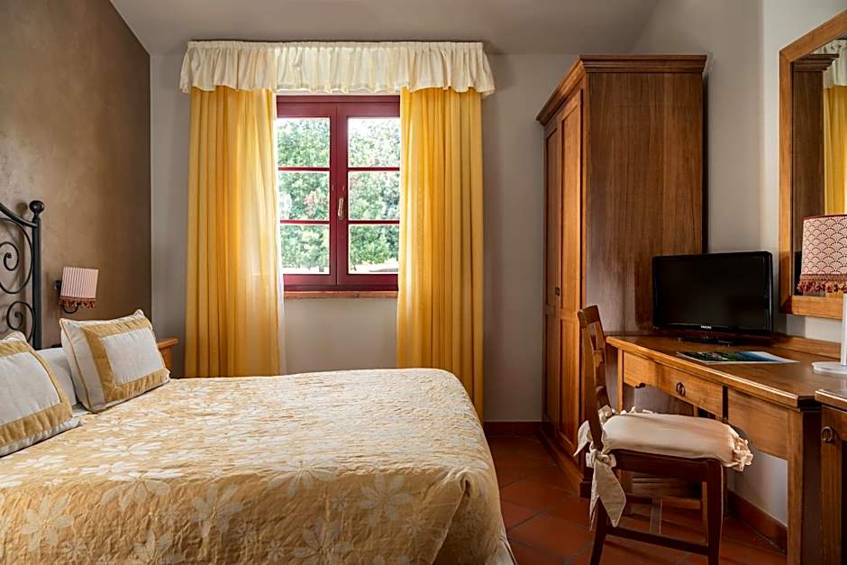 Hotel Casolare Le Terre Rosse