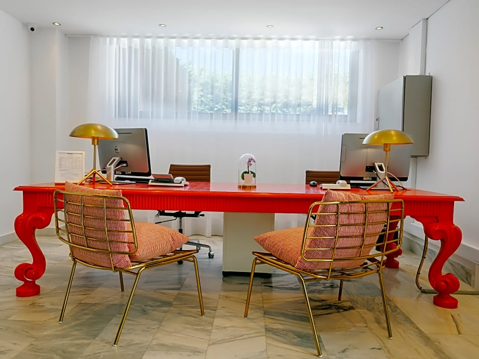 Topázio Vibe Beach Hotel & Apartments