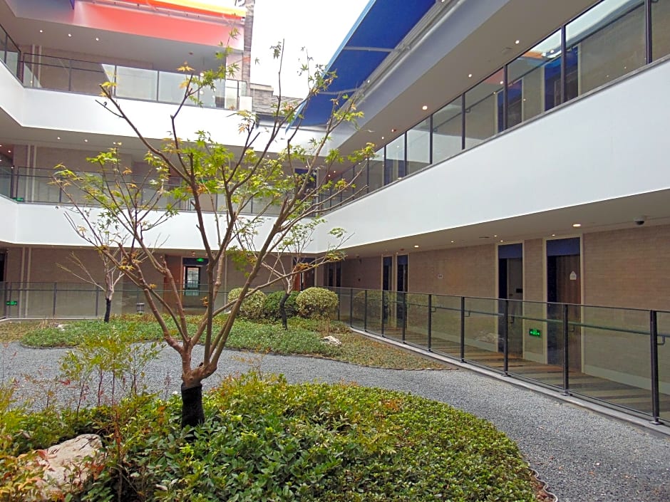 HOLIDAY INN EXPRESS Shanghai Tourism Zone