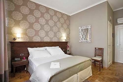 Smart Hotel Gallery House
