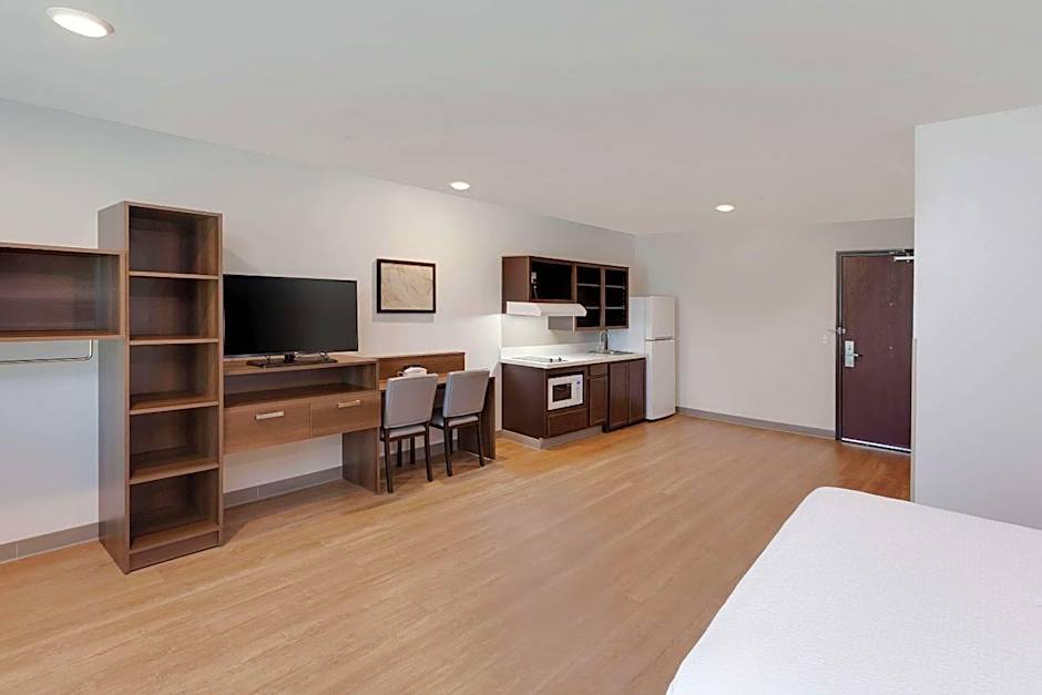 WoodSpring Suites Bakersfield