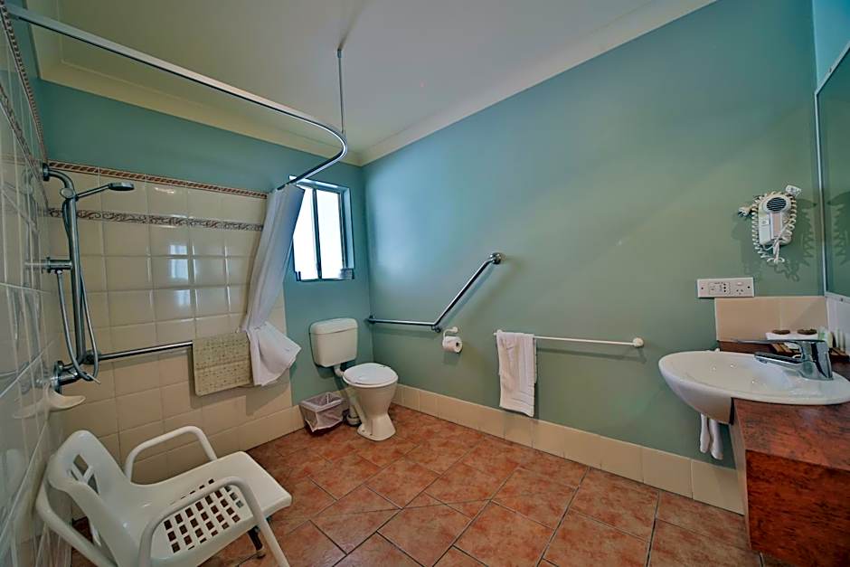 Emerald Explorers Inn