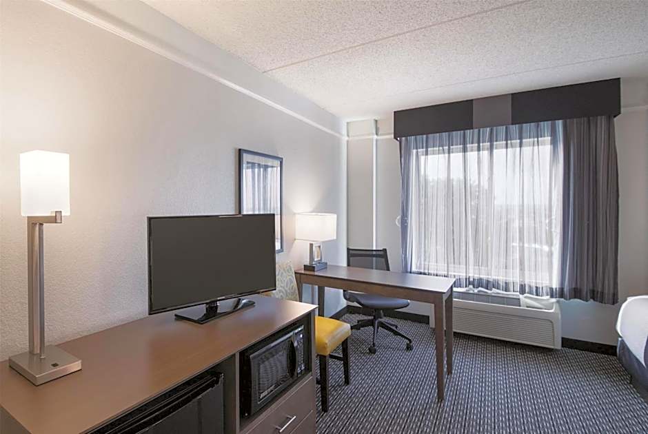 La Quinta Inn & Suites by Wyndham Austin Airport