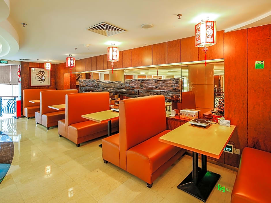 Poly Hotel