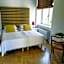 Crystal Suites Old Town