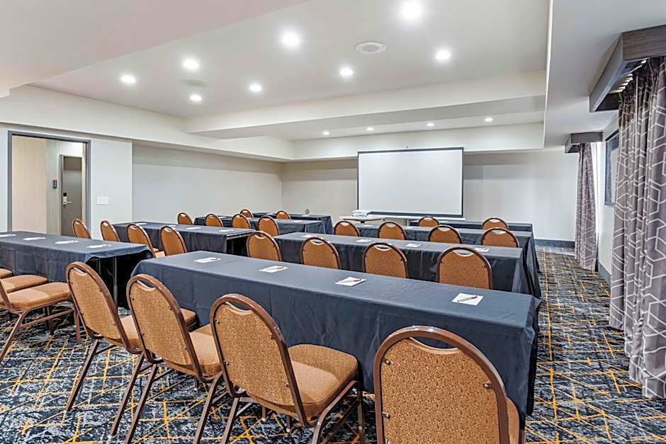 Best Western Plus Bourbonnais Hotel & Suites