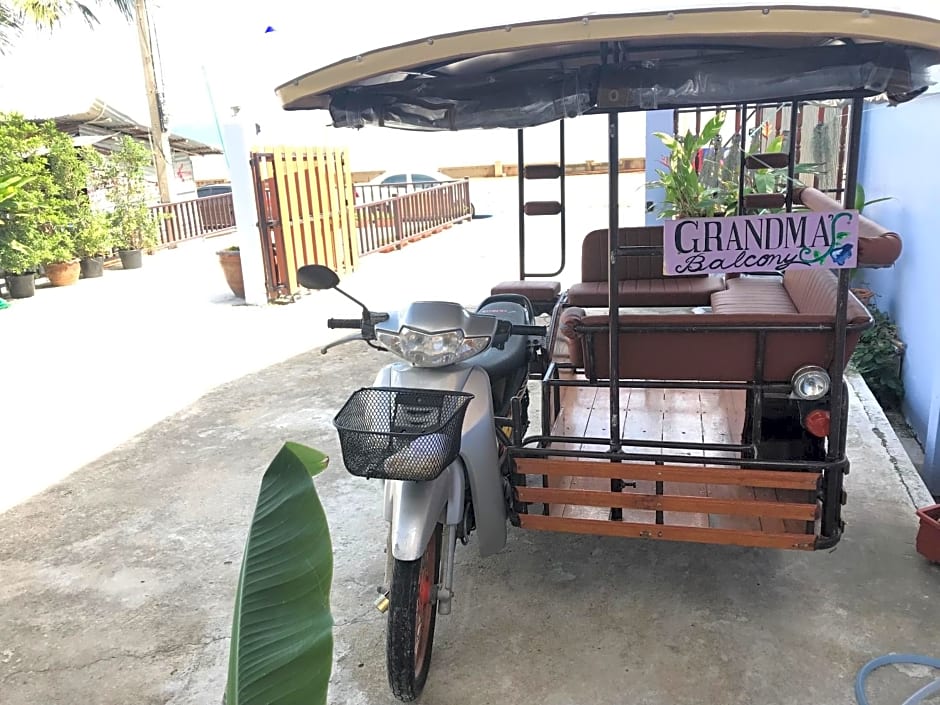 Grandma Balcony – Prachuap Khiri Khan, TX