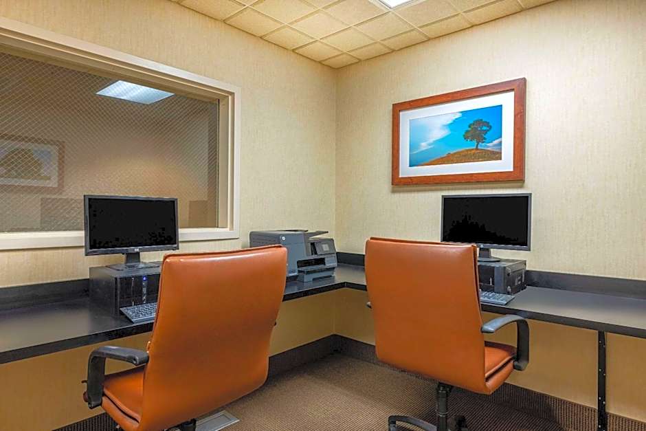 Wingate by Wyndham Gillette