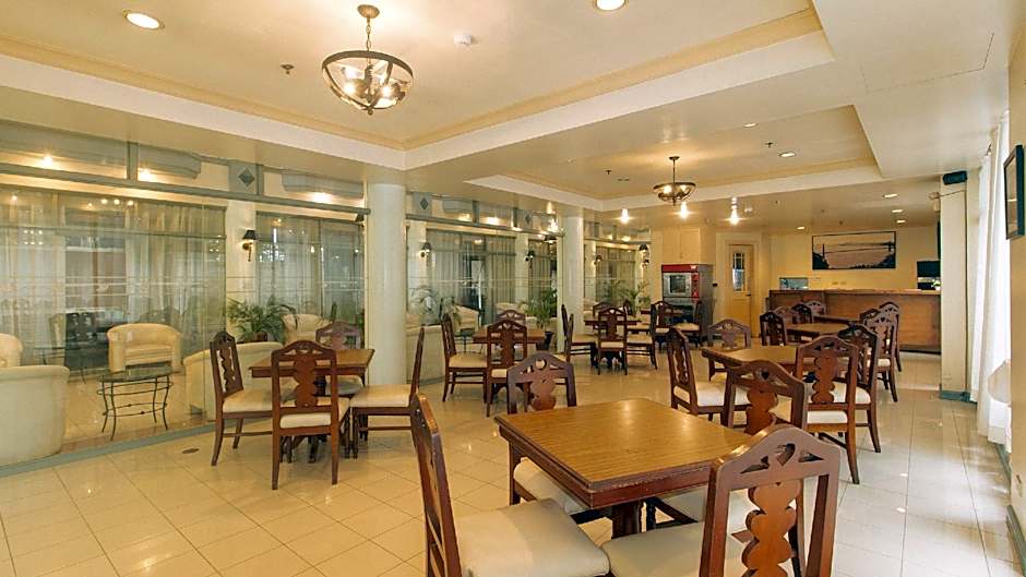 Royal Am Rei Hotel by RedDoorz