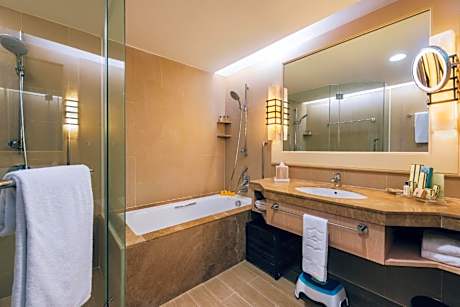 Garden Wing Deluxe Family Room