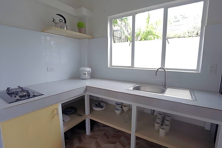 Red Knight Gardens Apartelle